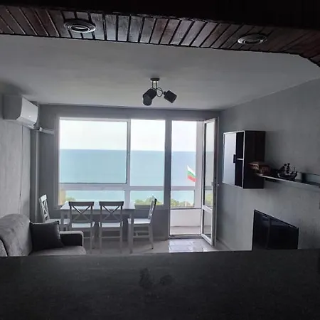 Lägenhet Sea View Flora