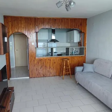 Sea View Flora アパート *