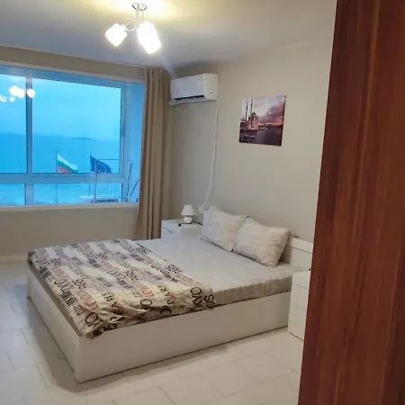 Апартаменты Sea View Flora Бургас