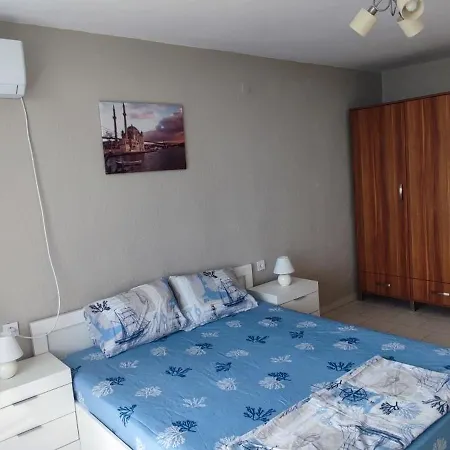 Sea View Flora Апартамент
