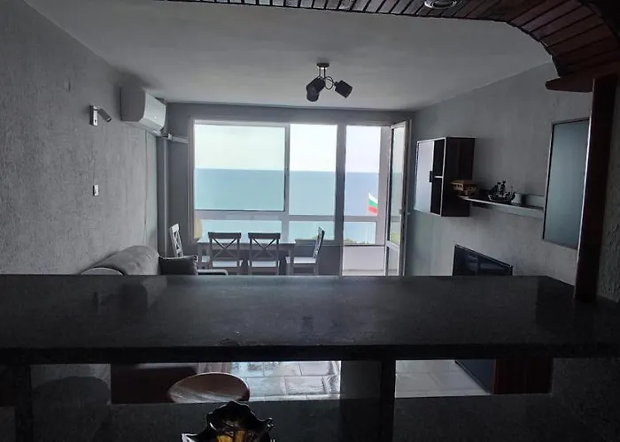 Sea View Flora דירה